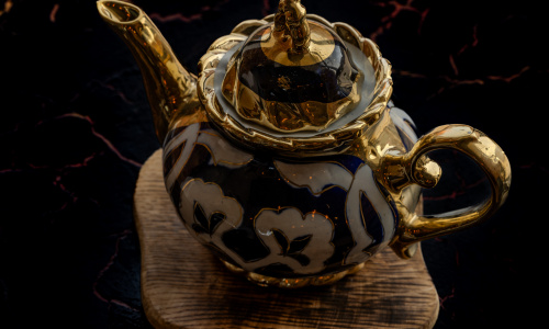 Black tea teapot